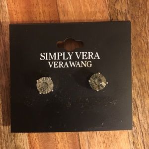 NWT VERA WANG SIMPLE VERA SILVER/CRYSTAL STUDS